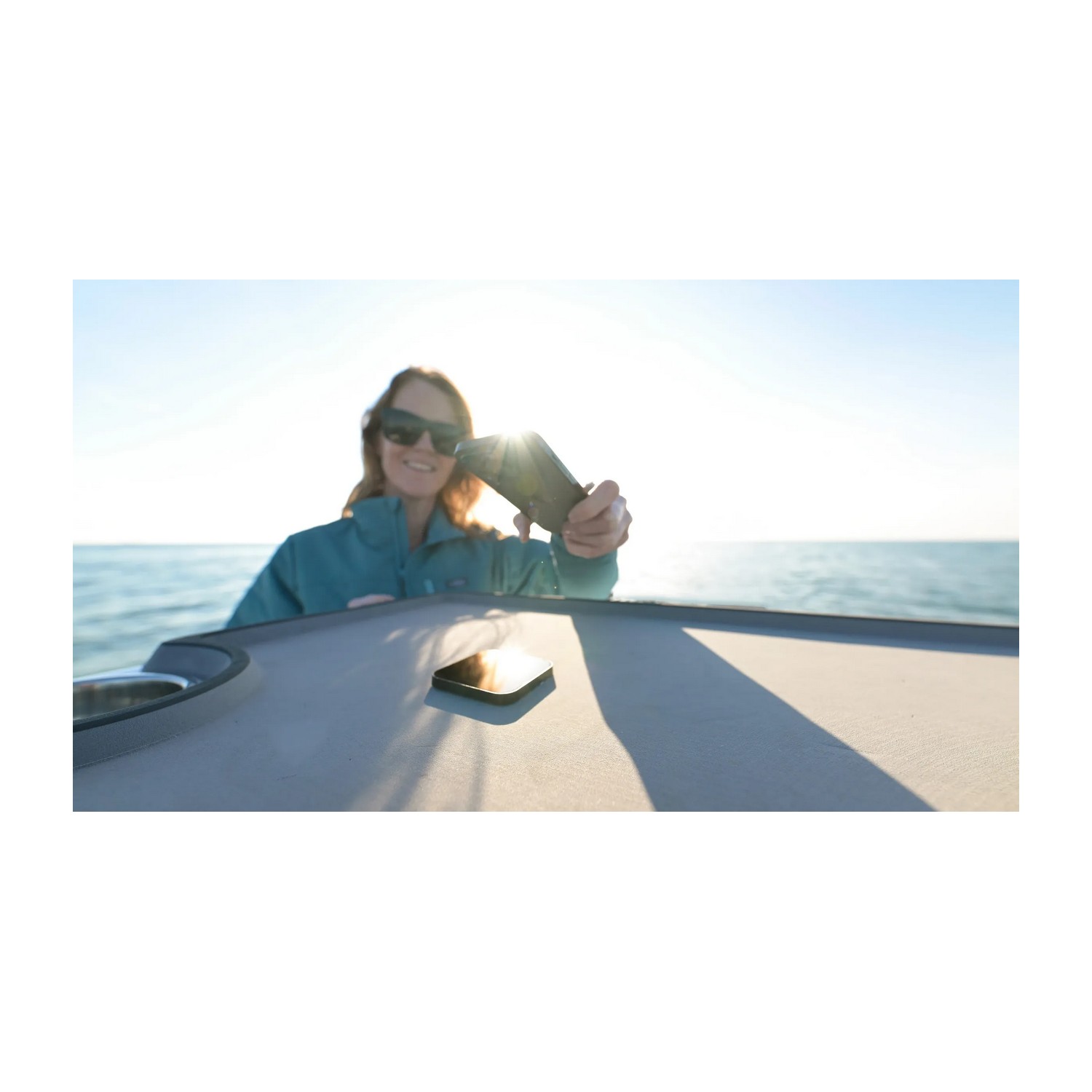 Купить Беспроводное зарядное устройство Scanstrut Ultra SC-CW-14G 12/24В 15Вт 2А 60,5x60,5мм IPX6 магнитное Qi2 для телефонов черное 7ft.ru в интернет магазине Семь Футов