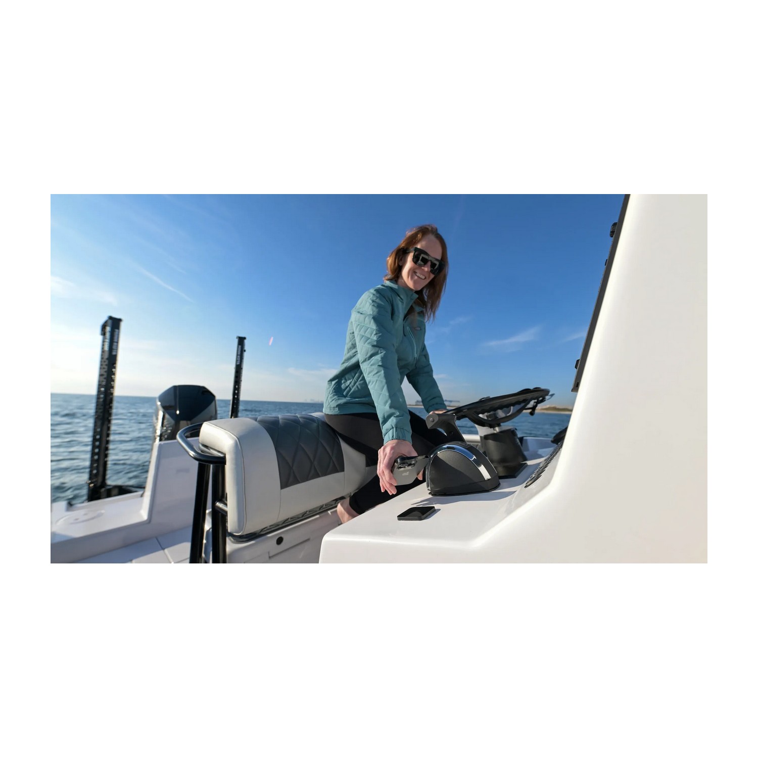 Купить Беспроводное зарядное устройство Scanstrut Ultra SC-CW-14G 12/24В 15Вт 2А 60,5x60,5мм IPX6 магнитное Qi2 для телефонов черное 7ft.ru в интернет магазине Семь Футов