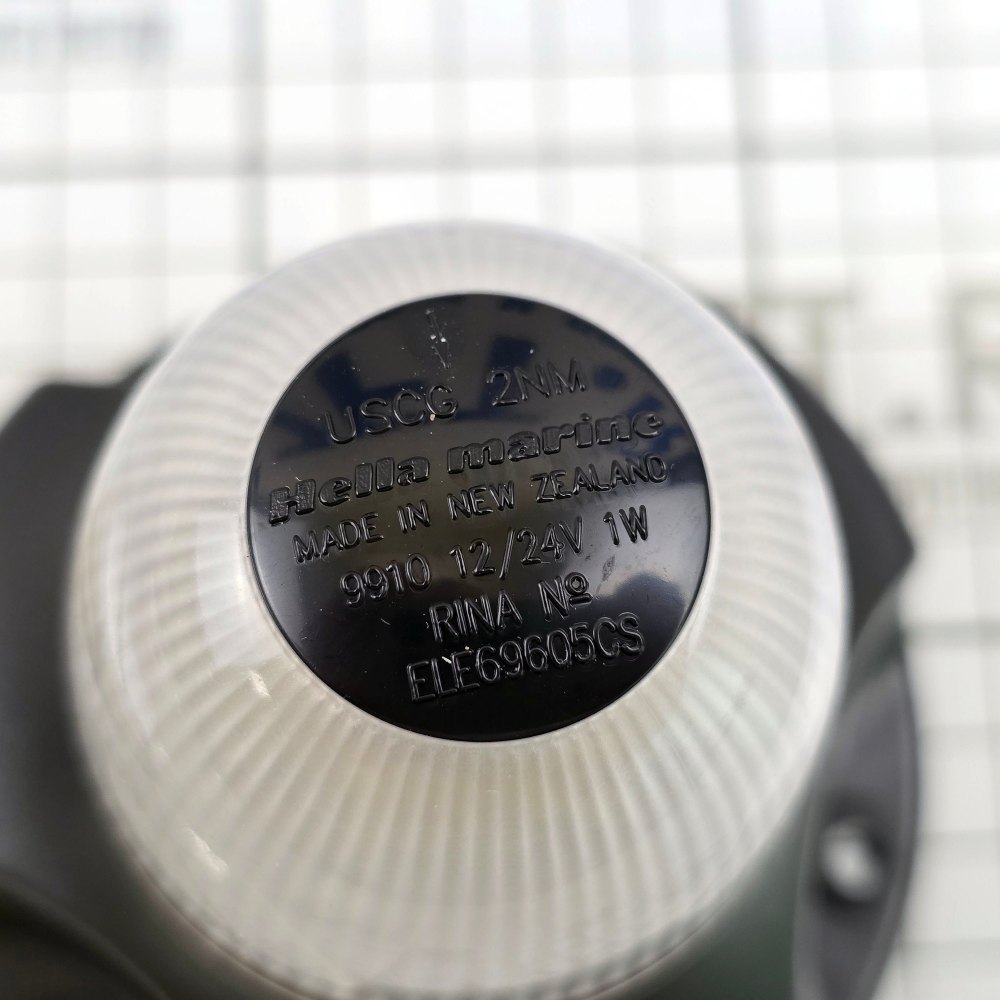 Купить Круговой огонь Hella Marine NaviLED 360 2LT 980 910-101 белый 360° 9-33В 2Вт видимость 2 мили в черном пластиковом корпусе для поверхностного монтажа 7ft.ru в интернет магазине Семь Футов