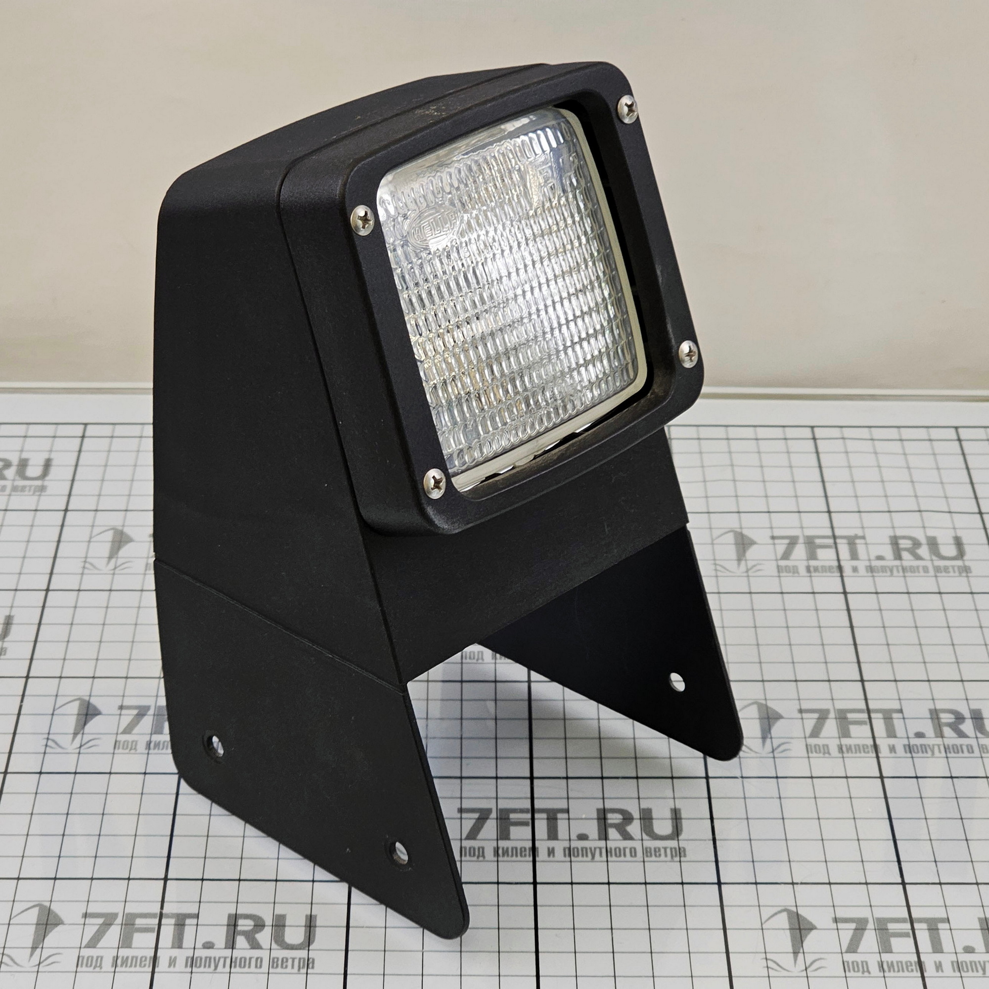 Купить Светильник салинговый галогеновый Hella Marine Halogen 8503 1GA 998 503-001 12 В 55 Вт корпус чёрный 7ft.ru в интернет магазине Семь Футов