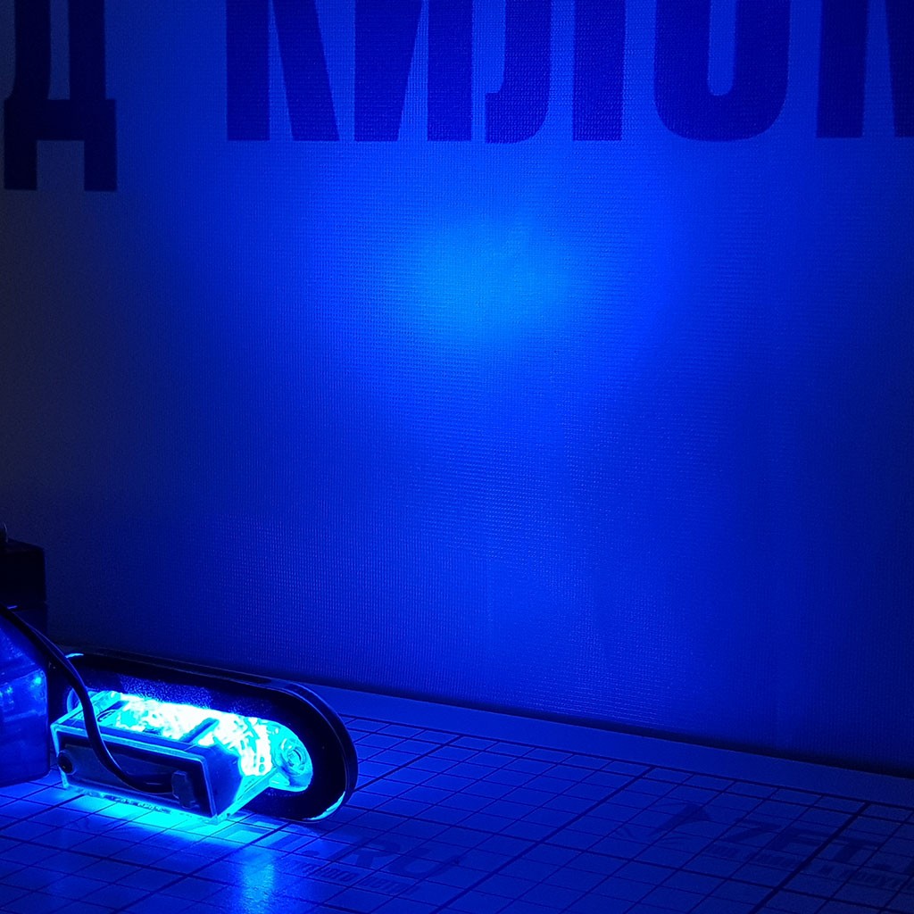 Купить Светильник врезной водонепроницаемый LED Hella Marine 2XT 959 680-611 10-33В 0,5Вт полированный корпус синий свет 7ft.ru в интернет магазине Семь Футов