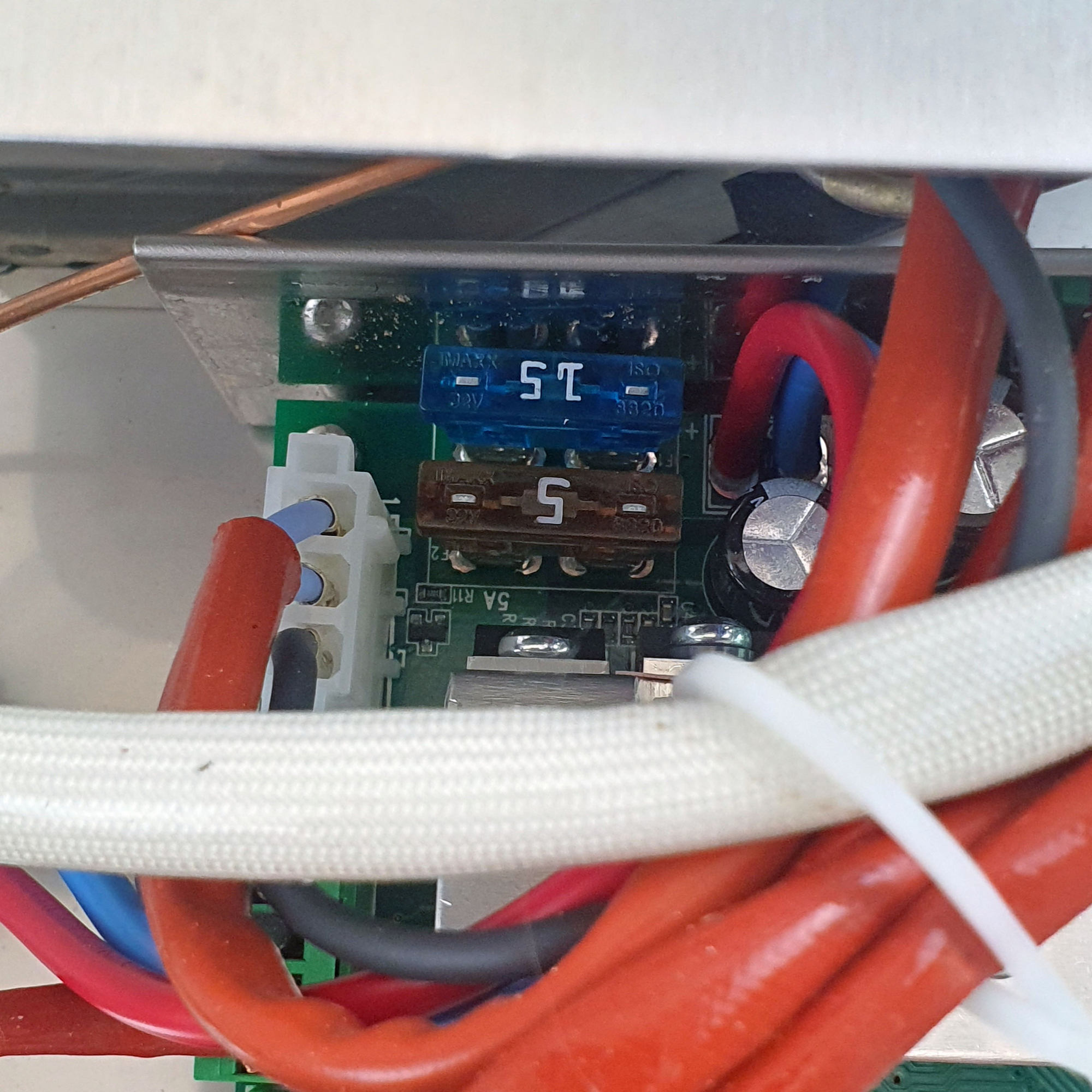 Купить Дизельная плита Wallas 85DT 12В 1,9кВт 0,09-0,19л/час 456x325x196мм врезная двухкомфорочная керамическая 7ft.ru в интернет магазине Семь Футов