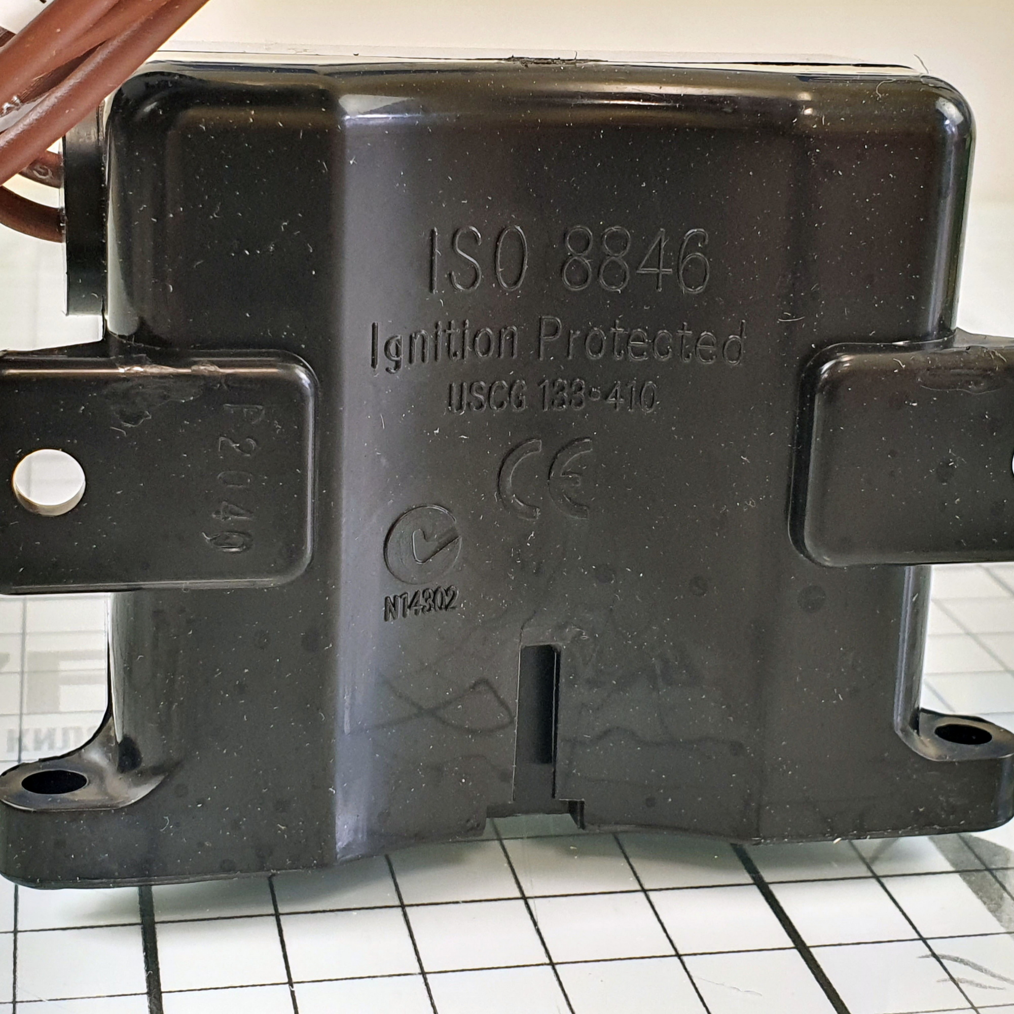 Купить Автоматический выключатель насоса/помпы Johnson Pump Ultima 34-36303 12/24В 20А 85x62x30мм 7ft.ru в интернет магазине Семь Футов