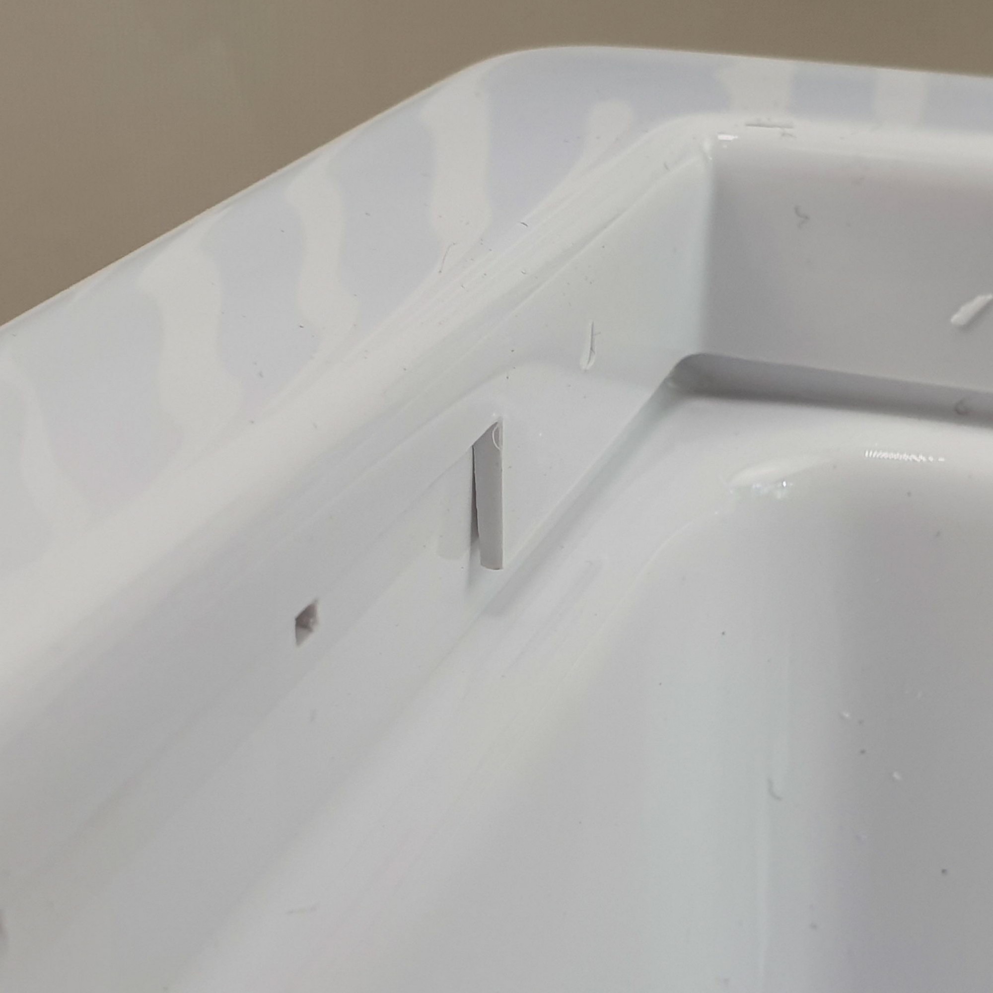 Купить Боковой карман с сеткой 540x244x120мм из белого пластика, Osculati 20.025.60 7ft.ru в интернет магазине Семь Футов