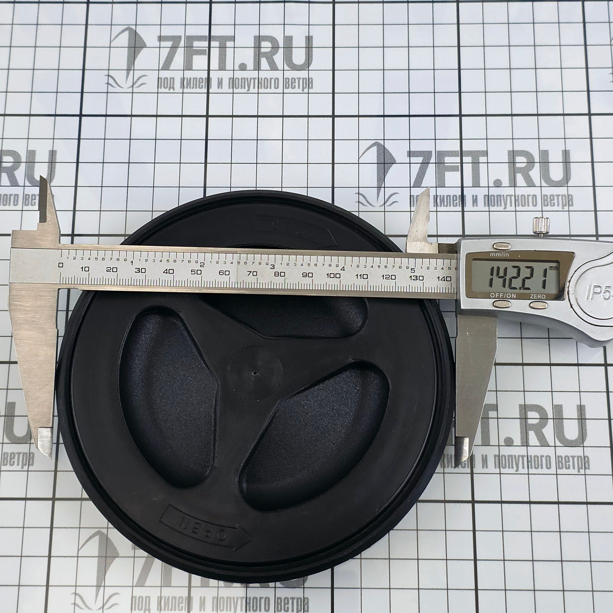 Купить Лючок инспекционный 45085E 140мм водонепроницаемый из чёрной пластмассы 7ft.ru в интернет магазине Семь Футов