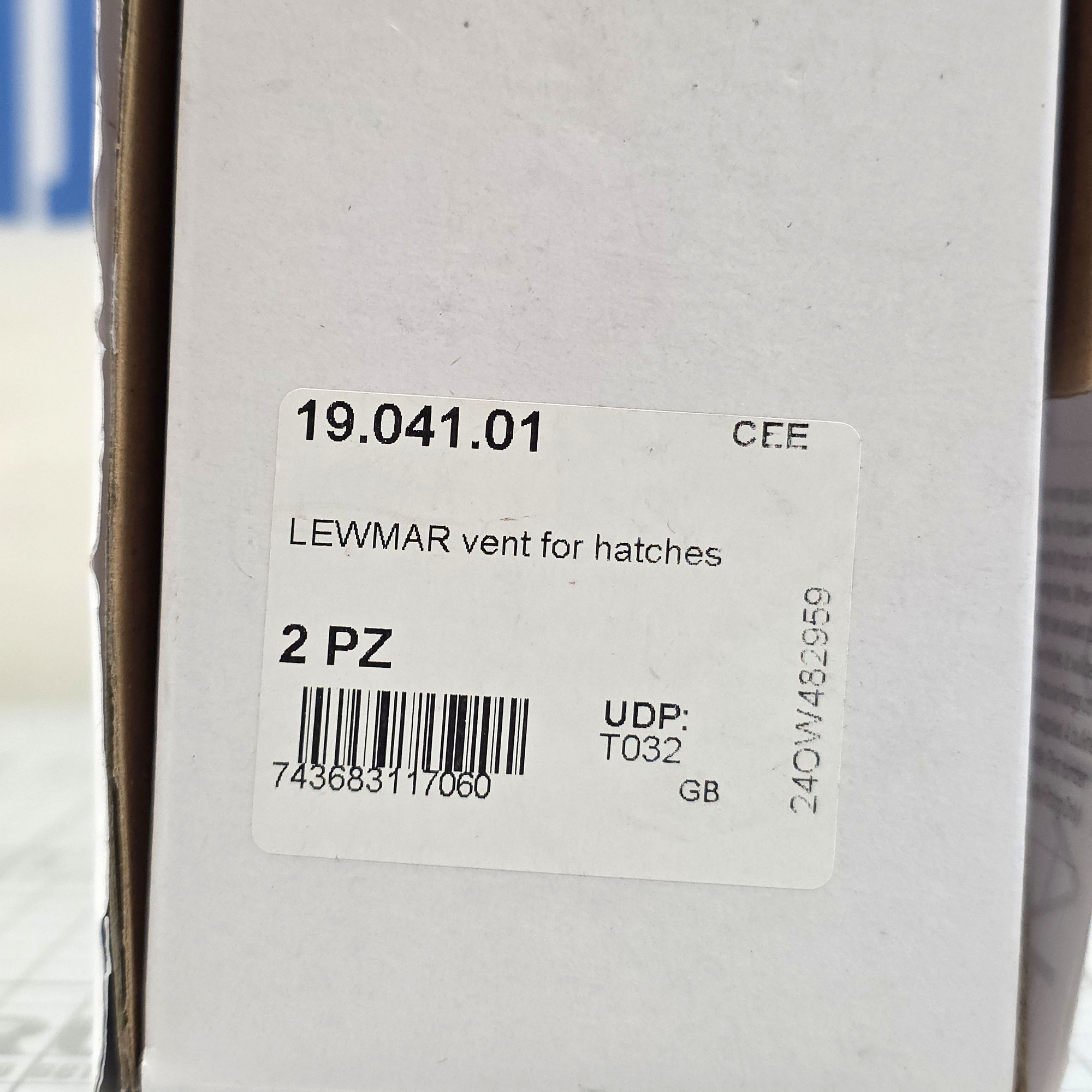 Купить Дефлектор с водонепроницаемой крышкой Lewmar Vent Retro Fit 361041990 Ø170мм вырез 80мм из армированного пластика для стенок толщиной до 100мм 7ft.ru в интернет магазине Семь Футов