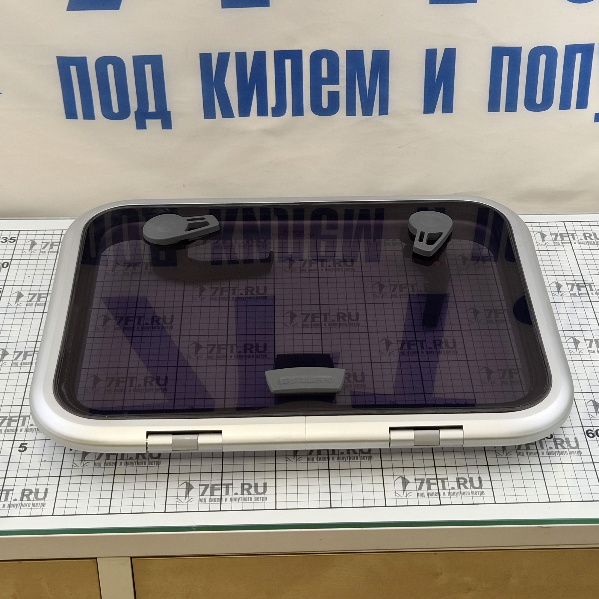 Купить Люк палубный среднепрофильный Lewmar Medium Profile 39930020 397x527 мм размер 30 7ft.ru в интернет магазине Семь Футов