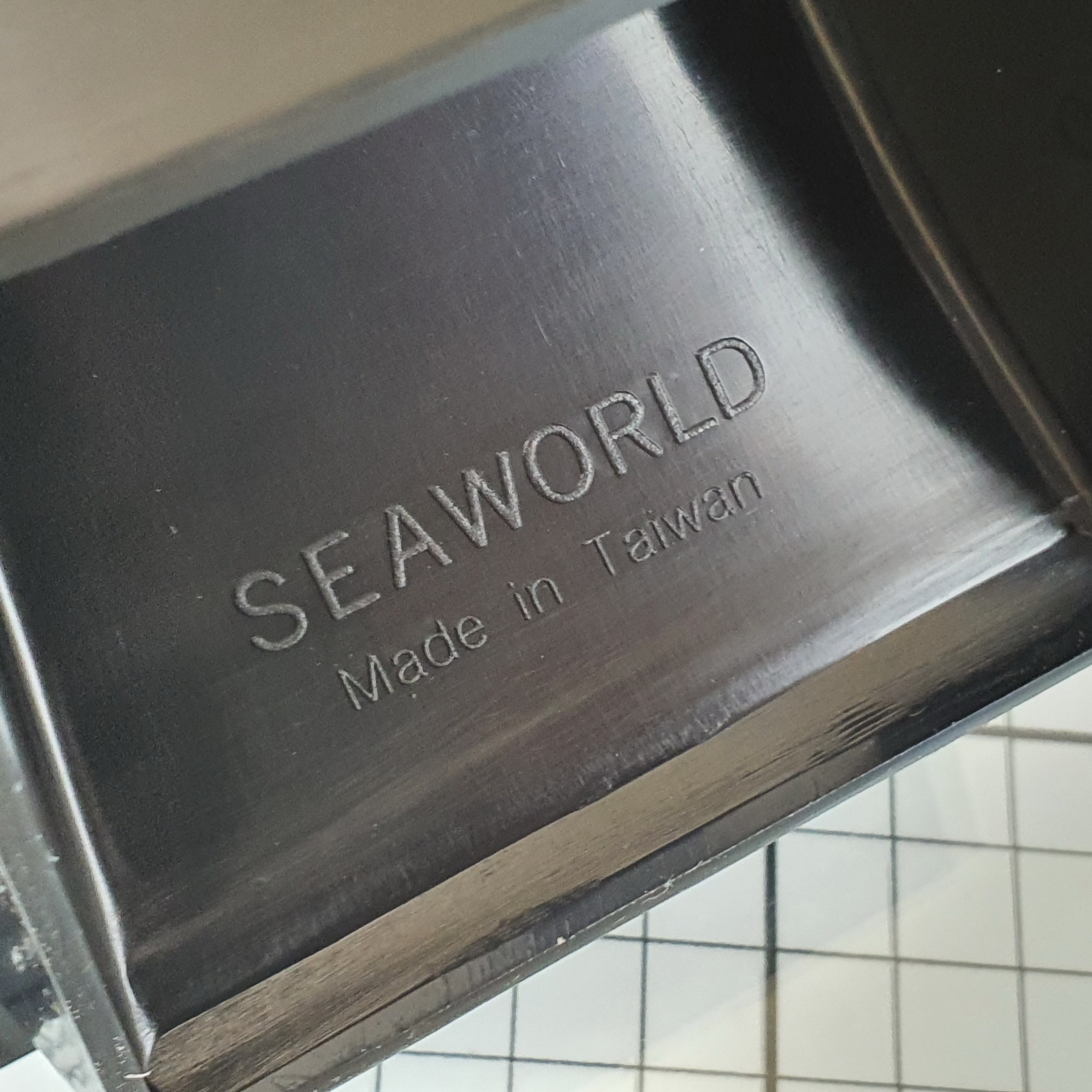 Купить Решетка вентиляционная нерегулируемая Seaworld 27290 336x122мм 5 ячеек из чёрной пластмассы 7ft.ru в интернет магазине Семь Футов