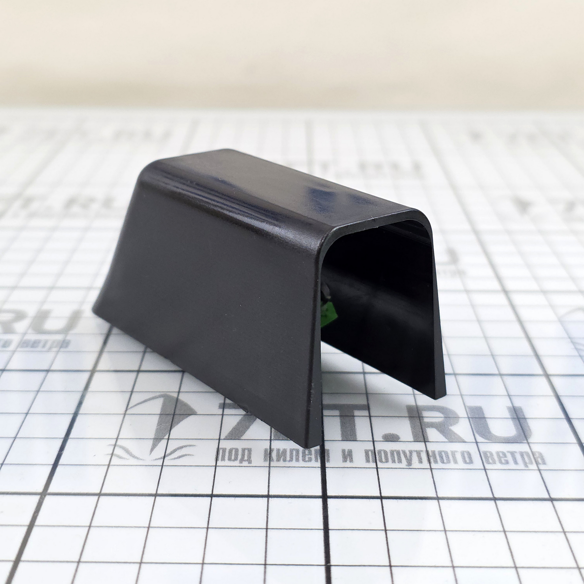 Купить Законцовка для привального бруса 30x38мм из чёрного ПВХ, Osculati 44.488.01 7ft.ru в интернет магазине Семь Футов