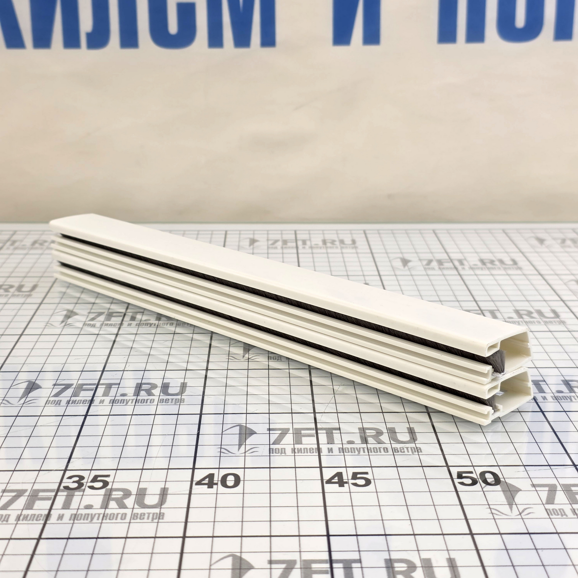 Купить Светозащитная шторка и москитная сетка Lewmar Eclipse Roller Shade 367730100 541 x 465 мм размер 30 7ft.ru в интернет магазине Семь Футов