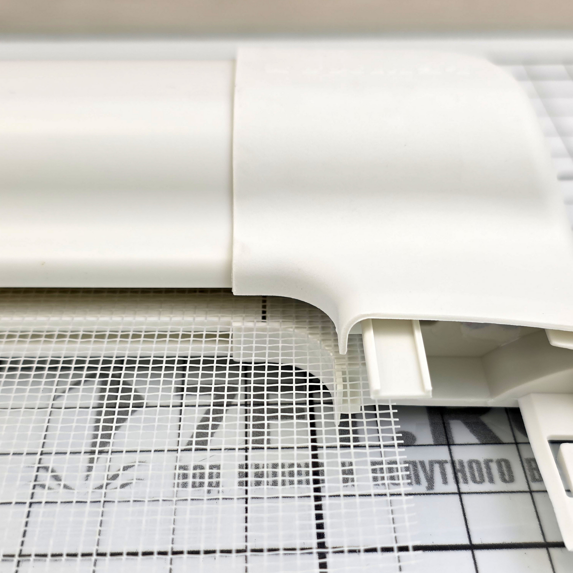 Купить Светозащитная шторка и москитная сетка Lewmar Eclipse Roller Shade 367730100 541 x 465 мм размер 30 7ft.ru в интернет магазине Семь Футов
