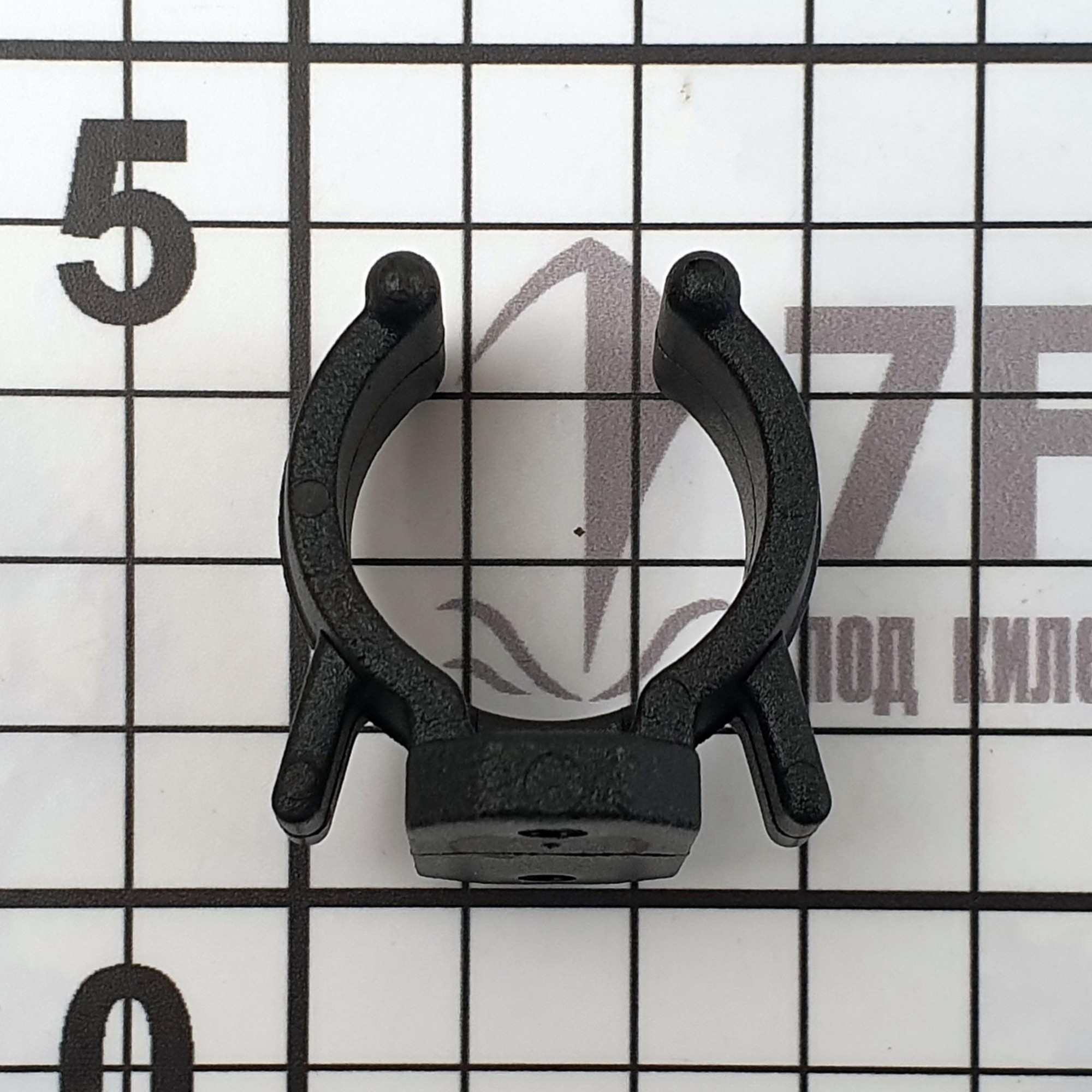 Купить Держатель из пластмассы чёрный 045022 22 - 28 мм 7ft.ru в интернет магазине Семь Футов
