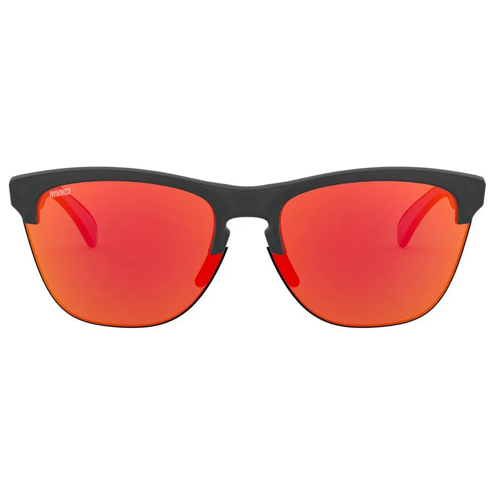 Купить Oakley OO9374-2763 поляризованные солнцезащитные очки Frogskins Lite Maverick Viñales Черный Matte Black Ink Prizm Ruby/CAT3 7ft.ru в интернет магазине Семь Футов