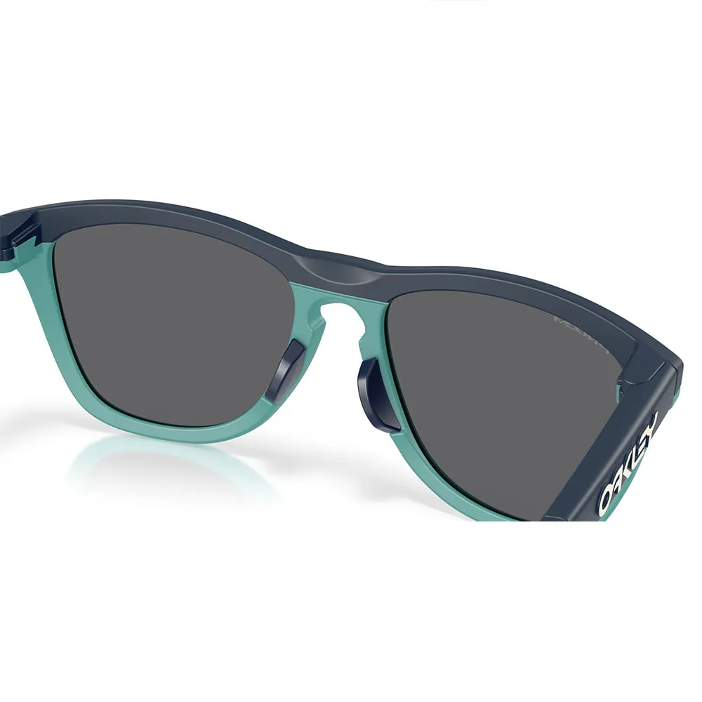 Купить Oakley OO9284-1755 Солнцезащитные очки Frogskins range Matte Abyss Prizm Black/CAT3 7ft.ru в интернет магазине Семь Футов