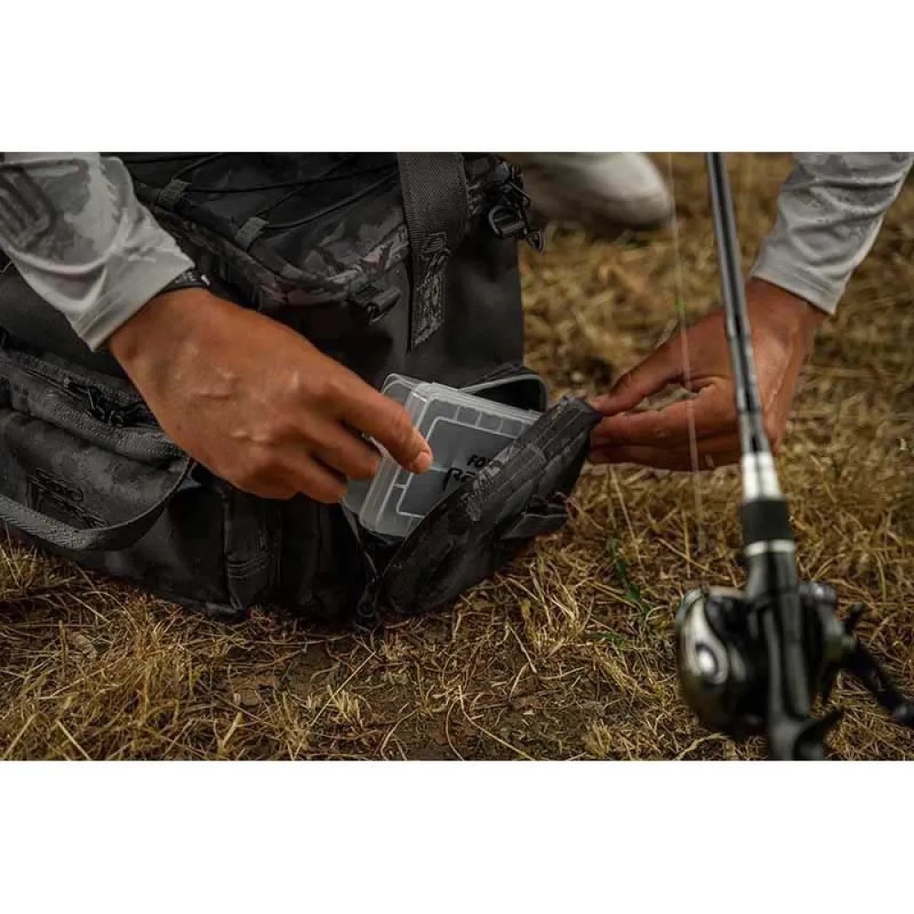 Купить Fox rage nlu151 Сумка для рыболовных снастей Camo Voyager Medium Black Camo 40x30x25 7ft.ru в интернет магазине Семь Футов