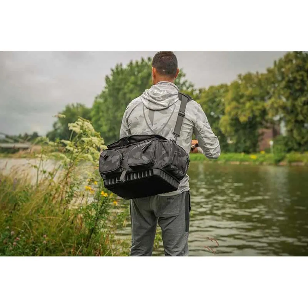 Купить Fox rage nlu148 Сумка для рыболовных снастей Camo Voyager Large Black Camo 40x30x25 7ft.ru в интернет магазине Семь Футов