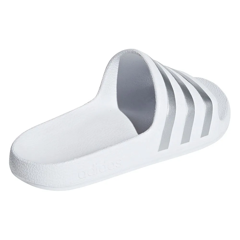 Купить adidas f35555/35 Шлёпанцы Adilette Aqua Ftwr White / Silver Metal 32x20x10 EU 35 7ft.ru в интернет магазине Семь Футов