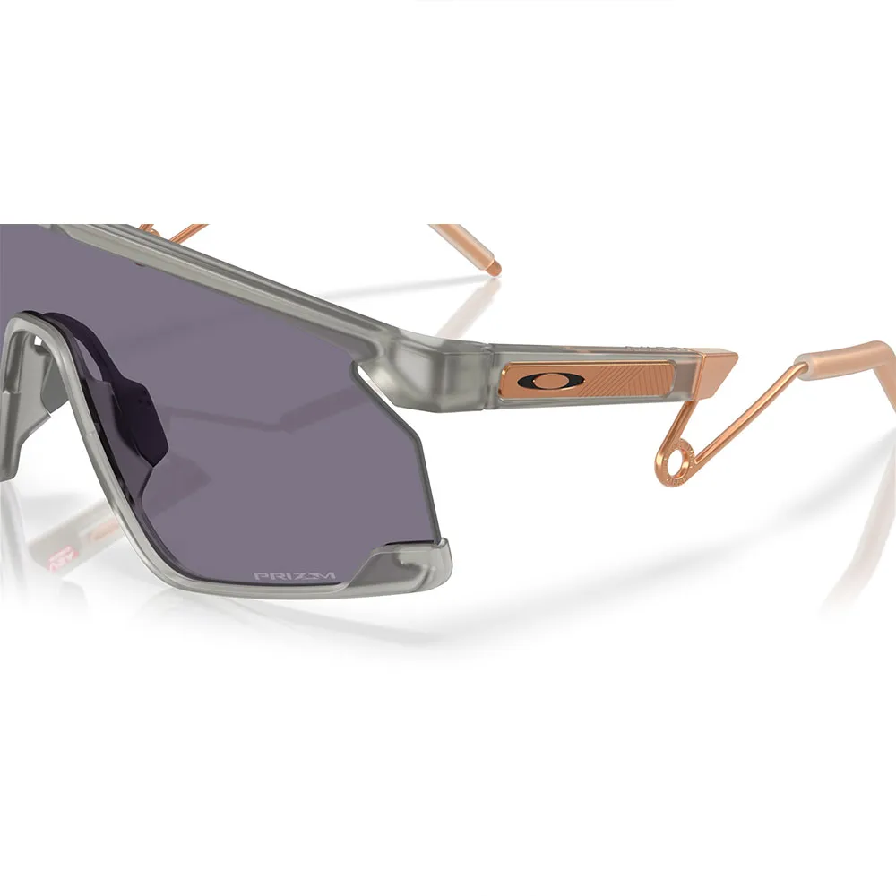 Купить Oakley OO9237-1339 Солнцезащитные очки Bxtr metal Trans Grey Ink Prizm Grey/CAT3 7ft.ru в интернет магазине Семь Футов