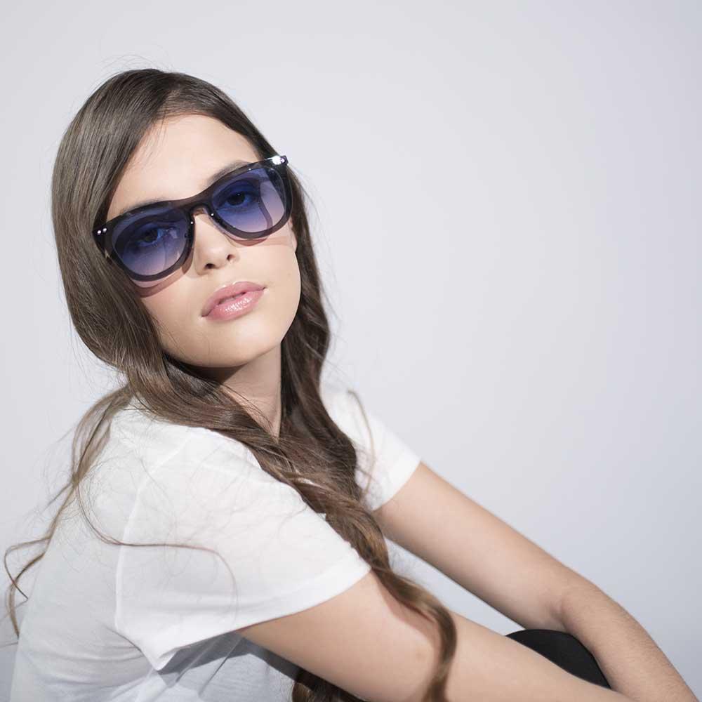 Купить Ocean sunglasses 23.18 поляризованные солнцезащитные очки Genova Transparent Gradient Blue Transparent Black / Metal Black Temple/CAT2 7ft.ru в интернет магазине Семь Футов