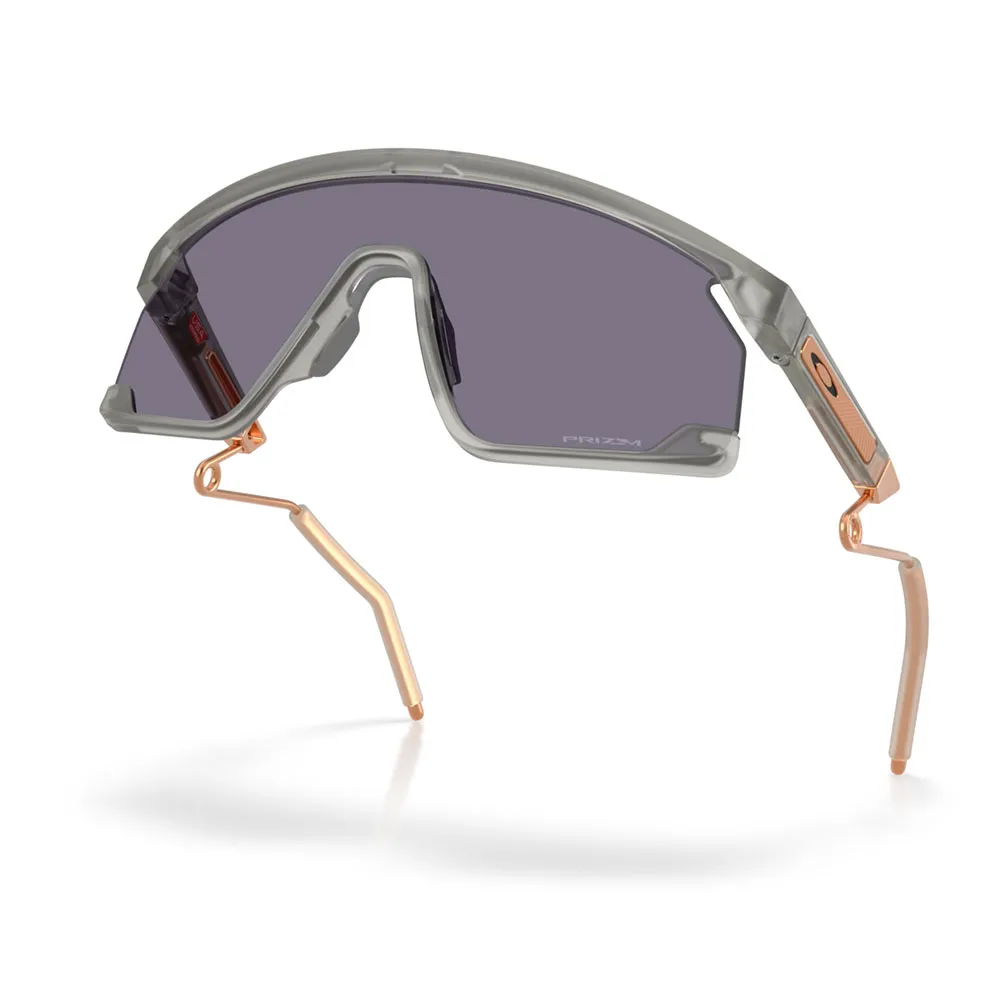 Купить Oakley OO9237-1339 Солнцезащитные очки Bxtr metal Trans Grey Ink Prizm Grey/CAT3 7ft.ru в интернет магазине Семь Футов
