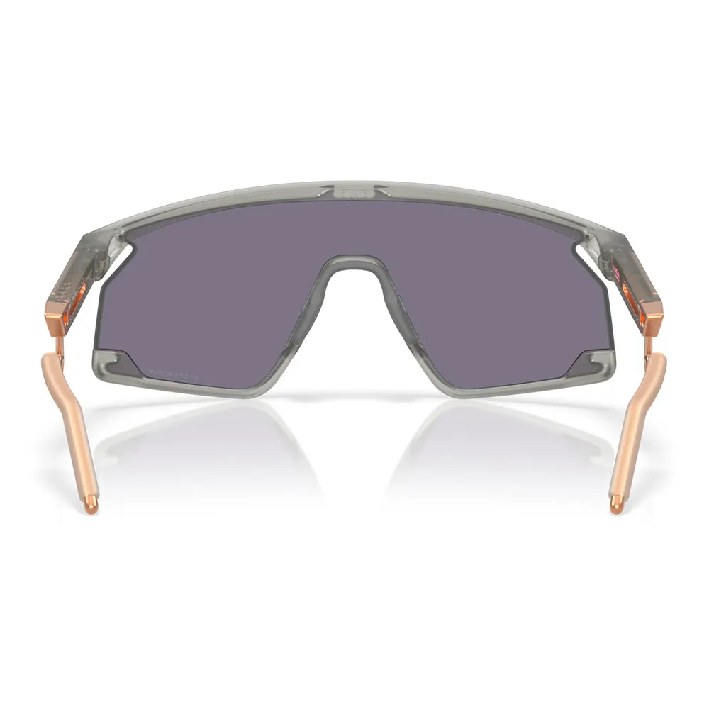 Купить Oakley OO9237-1339 Солнцезащитные очки Bxtr metal Trans Grey Ink Prizm Grey/CAT3 7ft.ru в интернет магазине Семь Футов