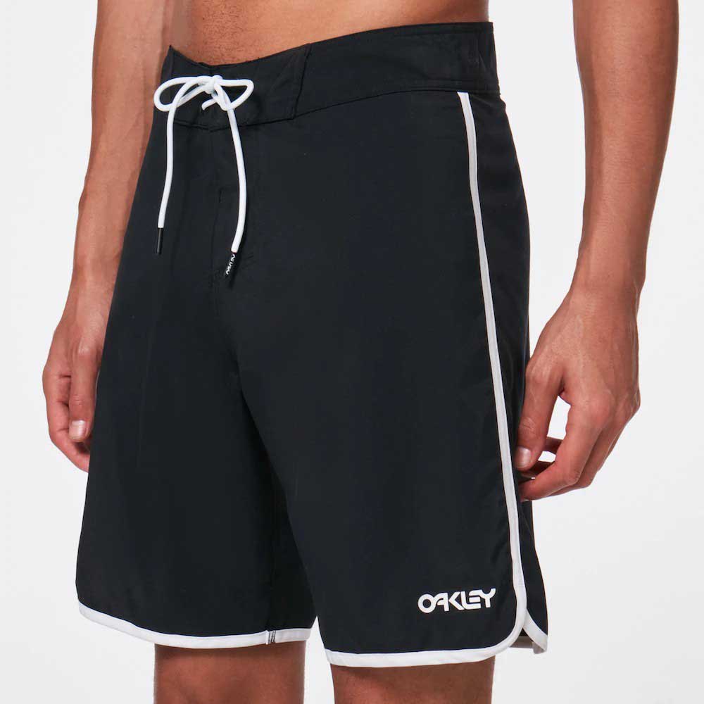 Купить Oakley FOA401811-02E-36 плавательные шорты Solid Crest 19´´ Черный Blackout 36 7ft.ru в интернет магазине Семь Футов