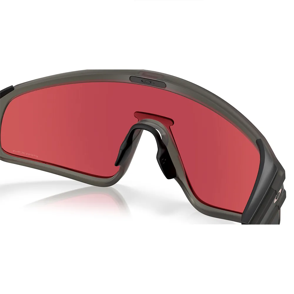 Купить Oakley OO9404-1235-35 Солнцезащитные очки Latch panel Matte Grey Smoke Prizm Snow Sapphire/CAT3 7ft.ru в интернет магазине Семь Футов